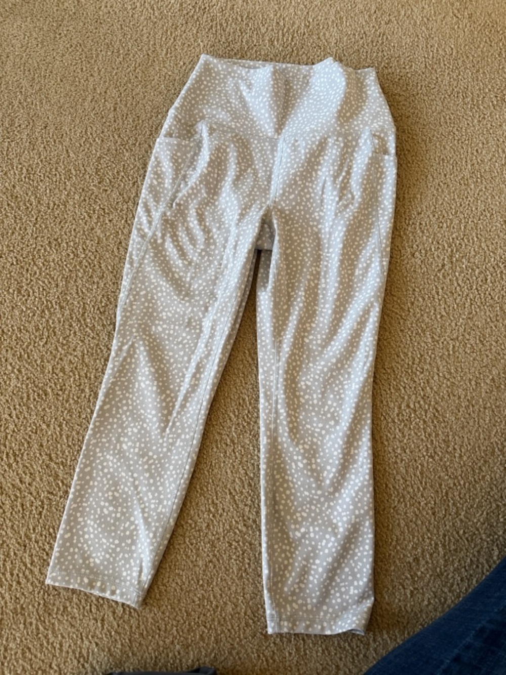 High-Waist Dot Print Leggings in Light Gray and White - Med